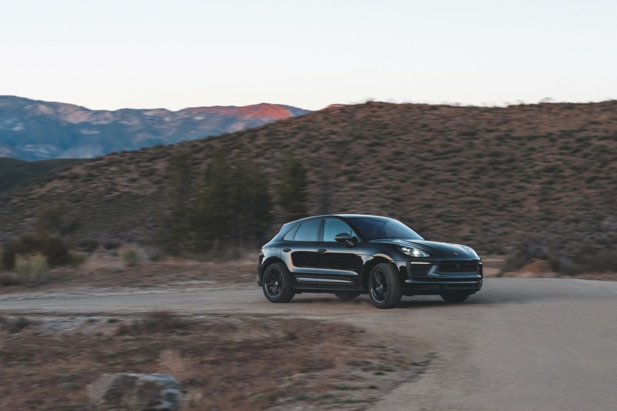 Macan T, Jet Black Metallic, 2022, PCNA